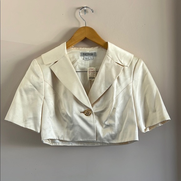 Elegant Cream Short-Sleeve Jacket - Picture 1 of 7